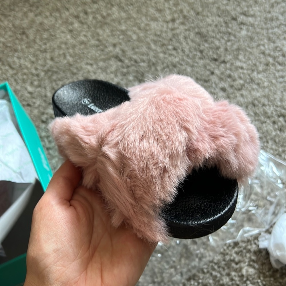 Lucky Top little girls slipper slide. Size 2 - New in box!